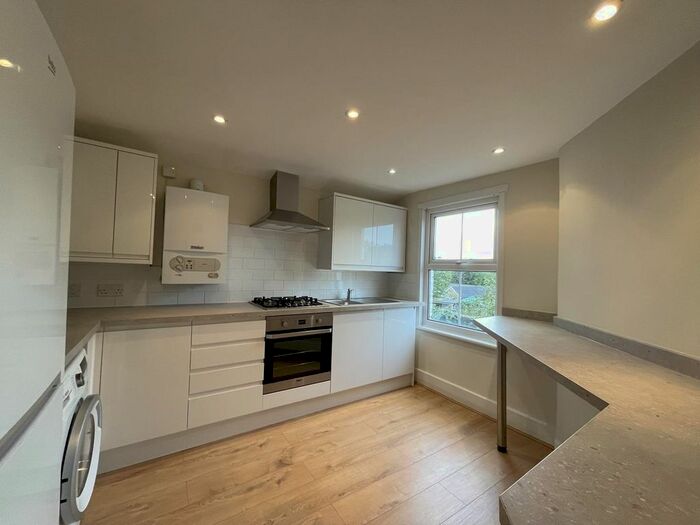 2 Bedroom Flat To Rent In Glengall Road, Peckham, London, SE15