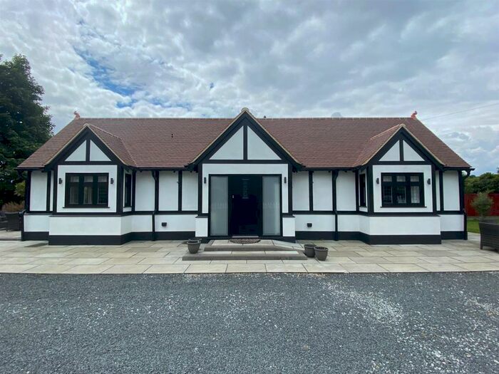 1 Bedroom Detached House To Rent In Great Warley Street, Great Warley, Brentwood, CM13