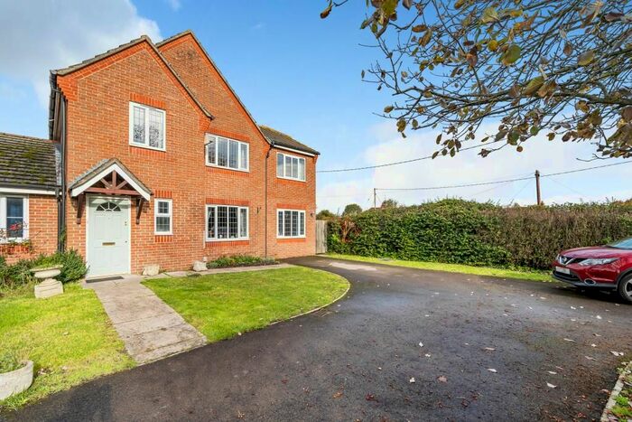 4 Bedroom Semi-Detached House For Sale In Cuxham, OX49