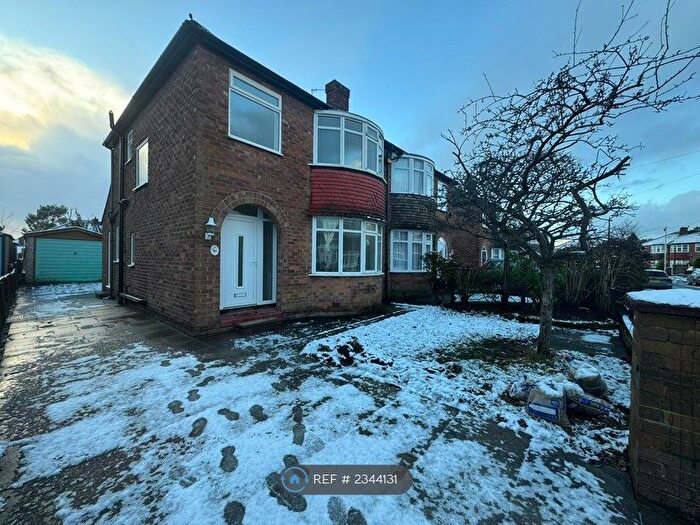 4 Bedroom Semi-Detached House To Rent In Okehampton Crescent, Sale, M33