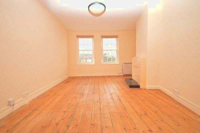 1 Bedroom Flat To Rent In Arcade Parade Elm Road, Chessington, KT9