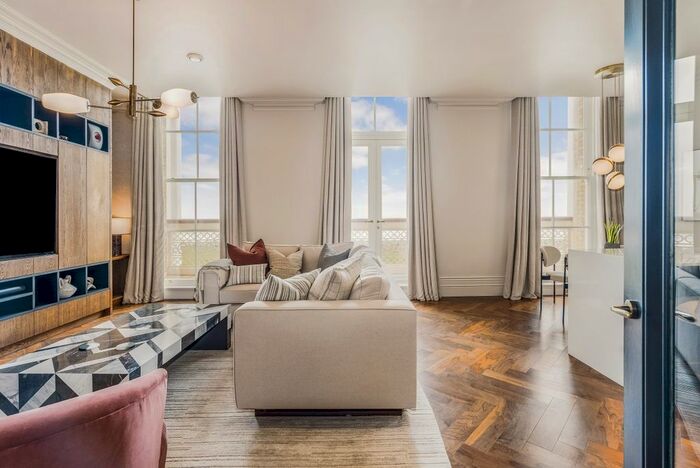 2 Bedroom Flat To Rent In Queens Gardens, Hove, BN3