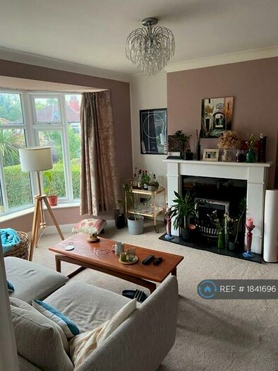 3 Bedroom Semi-Detached House To Rent In Roundhay Grove, Leeds, LS8