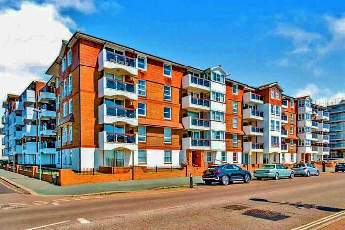 2 Bedroom Flat To Rent In The Esplanade, Bognor Regis, West Sussex, PO21