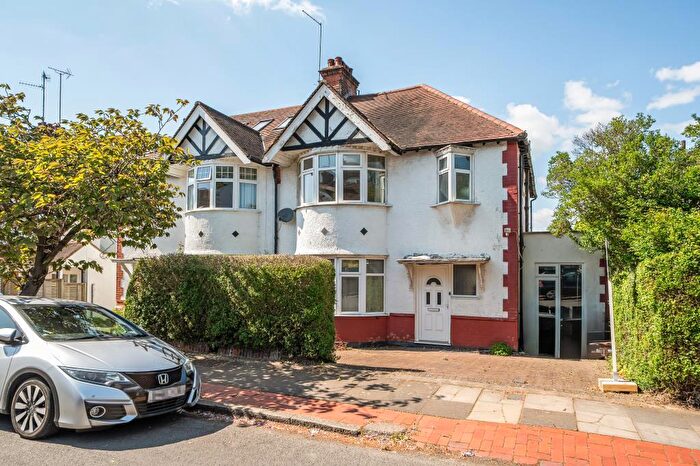 4 Bedroom Semi-Detached House For Sale In Lyndhurst Avenue, Finchley, N3