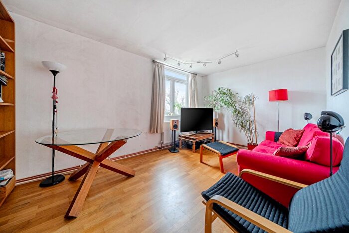 2 Bedroom Flat For Sale In Bolton Road, Chiswick, London, W4