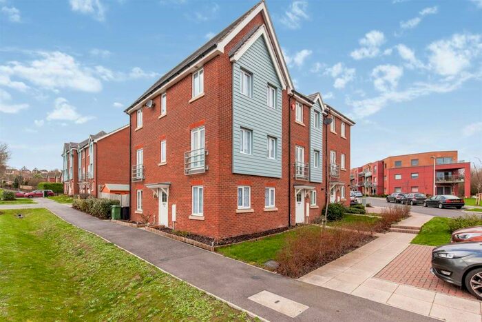 4 Bedroom House To Rent In Weavers Close, Eastbourne, BN21