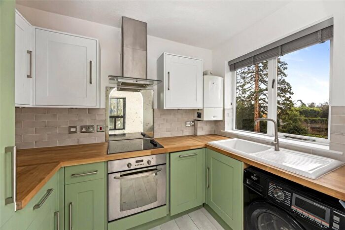 1 Bedroom Apartment For Sale In Glenlyon Court, Castle Road, Weybridge, Surrey, KT13