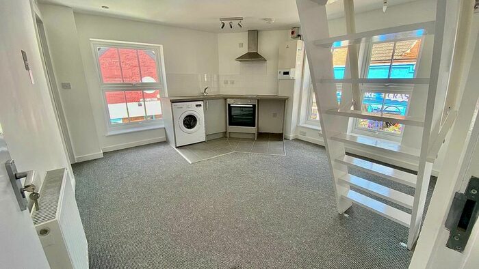 1 Bedroom Flat To Rent In High Street, Rushden, NN10