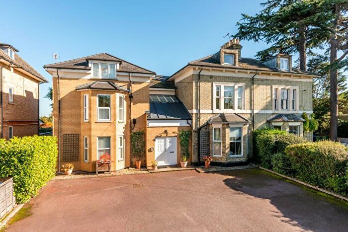 3 Bedroom Apartment For Sale In Thames Street, Weybridge, Surrey, KT13