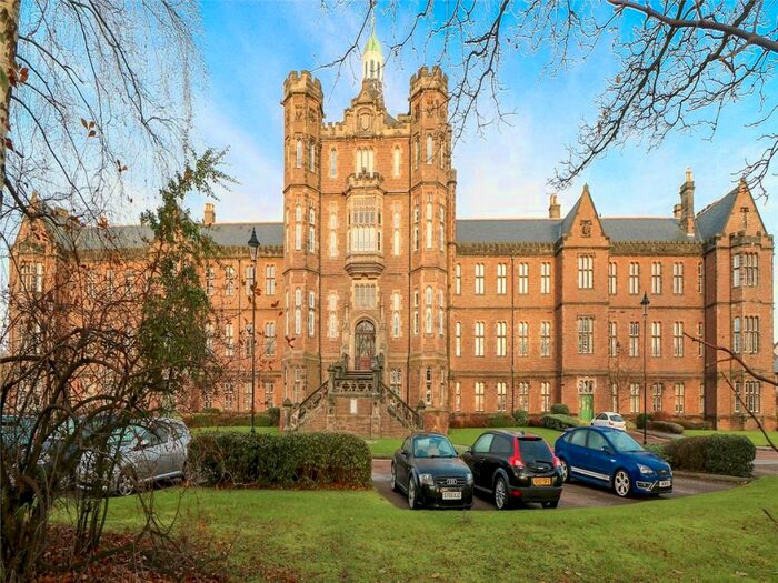 2 Bedroom Flat To Rent In Smillie Court, City Centre, Dundee, DD3