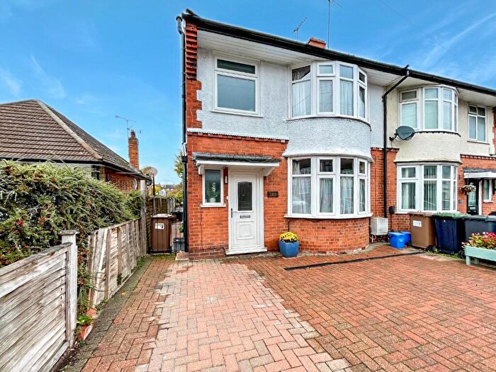 3 Bedroom Semi-Detached House For Sale In Blundell Road, Luton, Bedfordshire, LU3