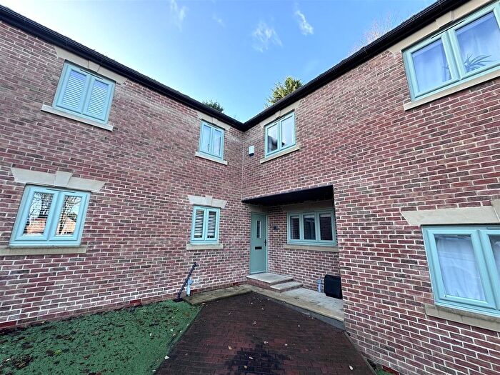 4 Bedroom Town House To Rent In Thurnscoe Hall Mews, Thurnscoe, Rotherham, S63