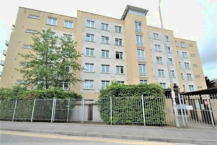 2 Bedroom Apartment To Rent In The Meridian, Kenavon Drive, Reading, RG1