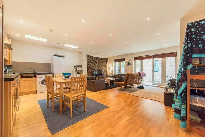 3 Bedroom Flat To Rent In Sainfoin Road, London, SW17