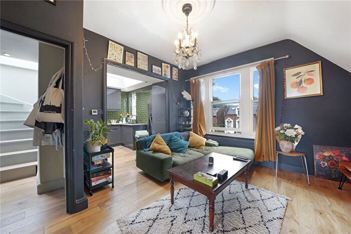 2 Bedroom Flat For Sale In Cecile Park, London, N8