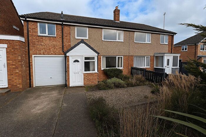 4 Bedroom Semi Detached House For Sale In Robin Place, Aston, Sheffield, S26