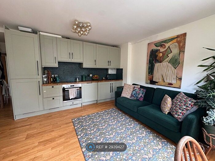 2 Bedroom Flat To Rent In Lunham Road, London, SE19