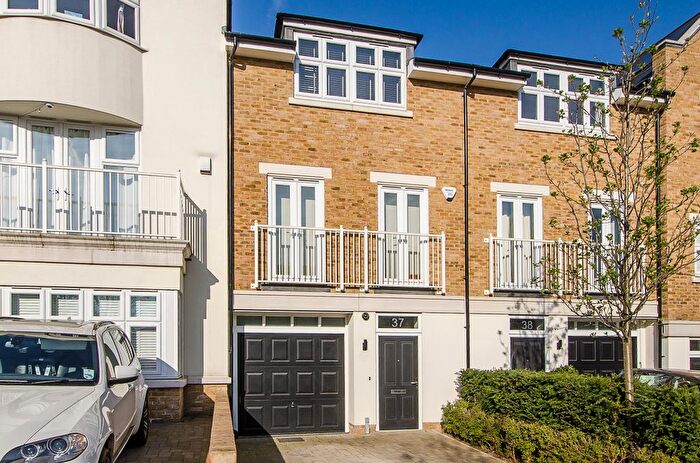 4 Bedroom Detached House For Sale In Emerald Square, London, SW15