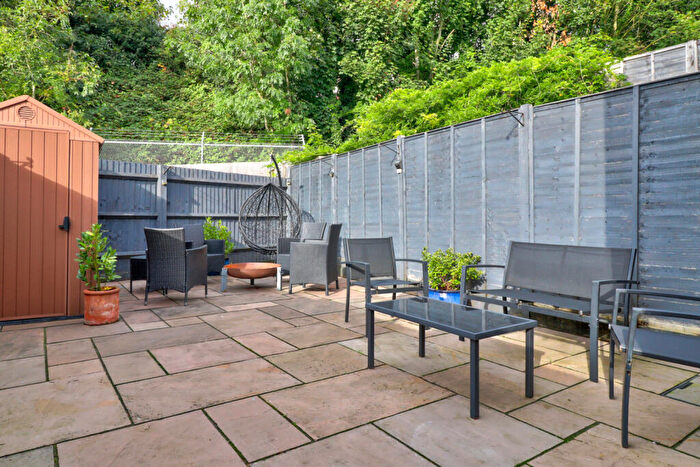 2 Bedroom Apartment For Sale In The Avenue, Amersham, Buckinghamshire, HP7