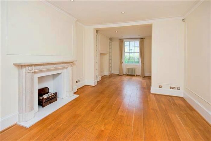 3 Bedroom Semi-Detached House To Rent In Alexander Place, London, SW7