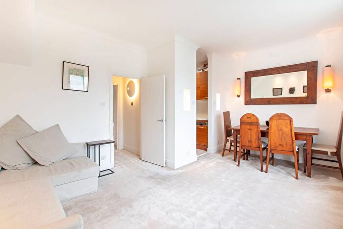 1 Bedroom Flat To Rent In Palace Gardens Terrace, Kensington, London, W8