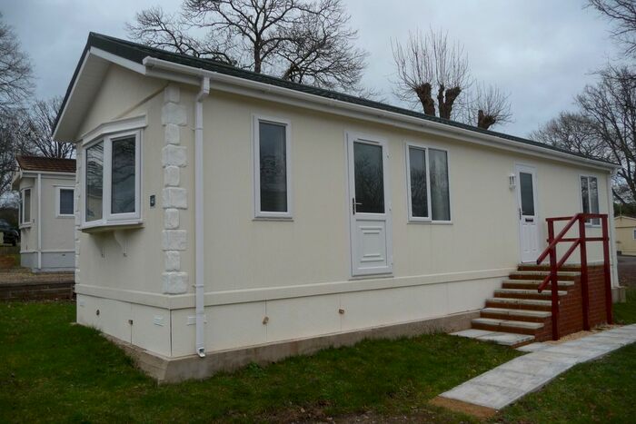 2 Bedroom Mobile/park Home To Rent In St. James Park, Baddesley Road, North Baddesley, Southampton, SO52