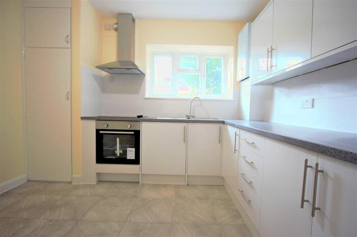 2 Bedroom Flat To Rent In Worcesters Avenue, Enfield, EN1