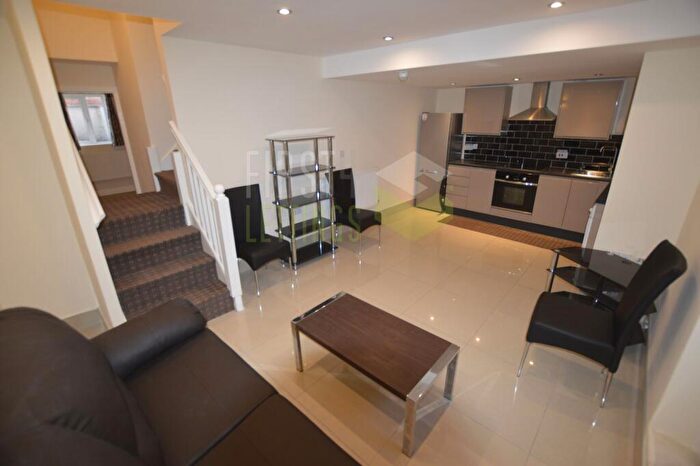 3 Bedroom Apartment To Rent In St. James Road, Highfields, LE2