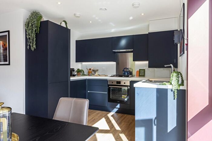 2 Bedroom Apartment To Rent In Kooky High Wycombe, Desborough Road High Wycombe, HP11