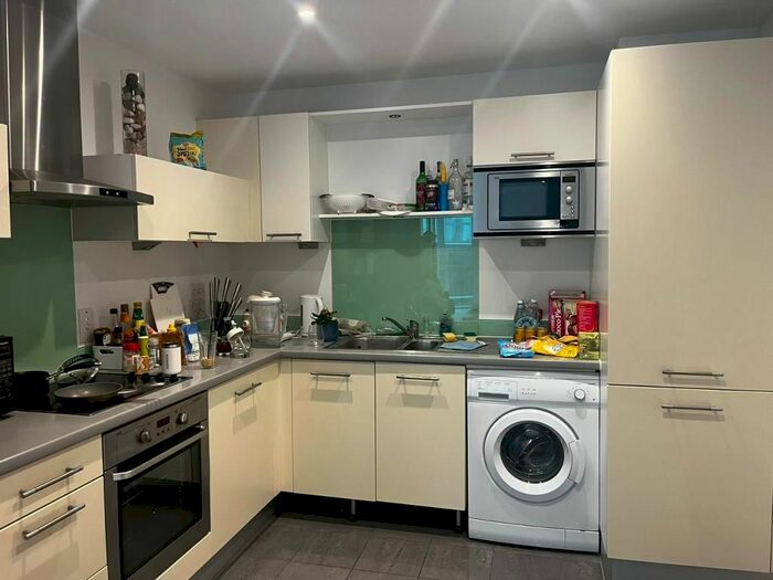 1 Bedroom Flat To Rent In Salamanca Square, Albert Embankment, Lambeth, Waterloo, Vauxhall, Westminster, London, SE1