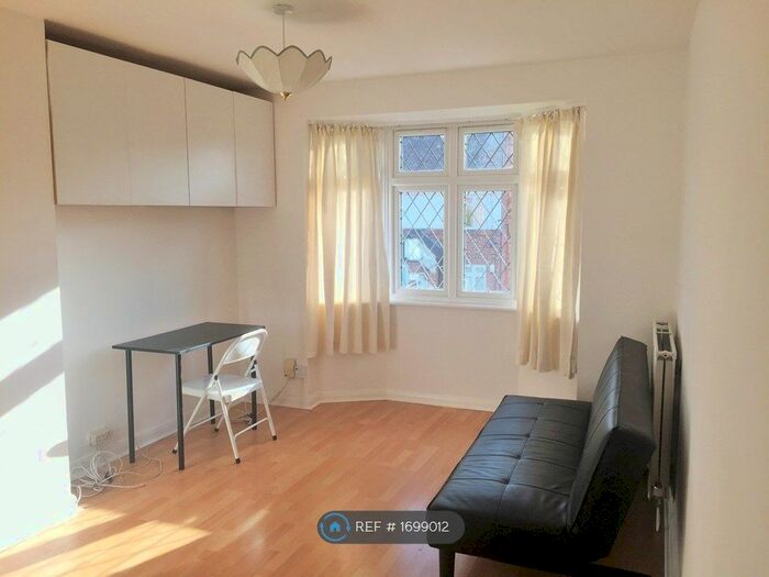 2 Bedroom Maisonette To Rent In New Malden, New Malden, KT3