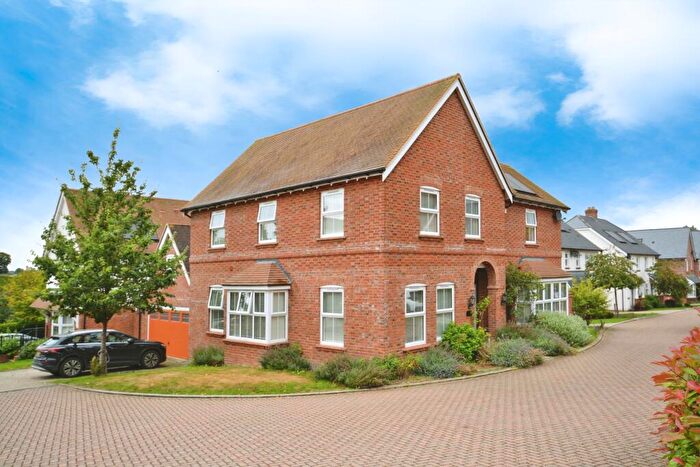 4 Bedroom Detached House For Sale In Probyn Close, Hitchin, SG4
