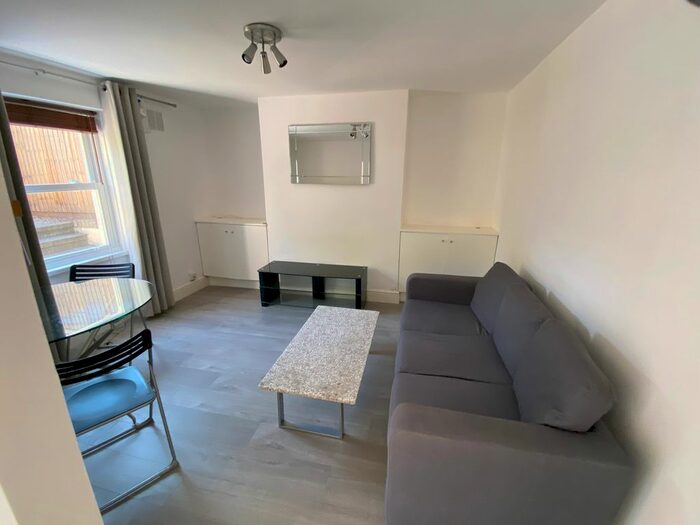 2 Bedroom Flat To Rent In Lewisham Way, London, SE14