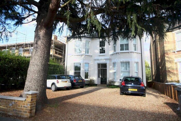 Studio To Rent In The Avenue, Berrylands, Surbiton KT5