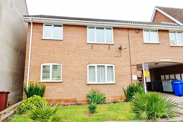 1 Bedroom Flat To Rent In Flat Vicarage Court, CB8