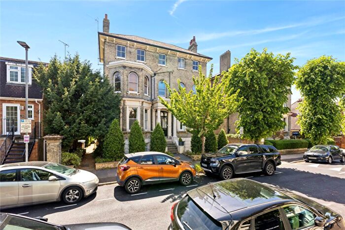 1 Bedroom Flat To Rent In Grove Road, Surbiton, KT6