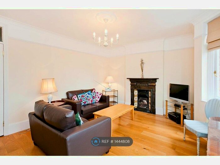 3 Bedroom Flat To Rent In Fulham Palace Road, London, SW6