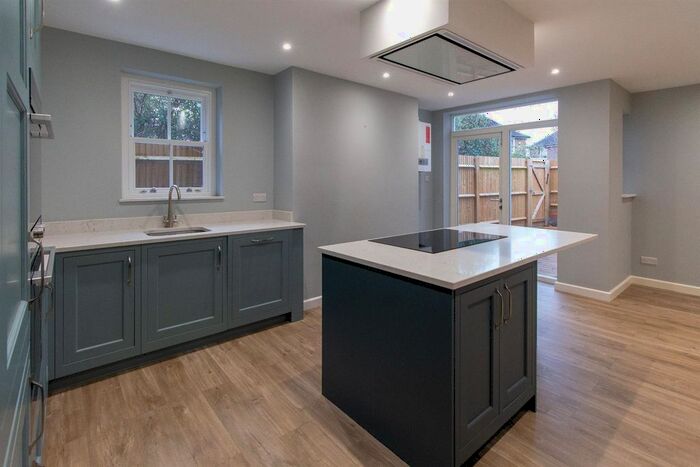 2 Bedroom Flat To Rent In Garden Flat - Whitemans Green, Cuckfield, RH17