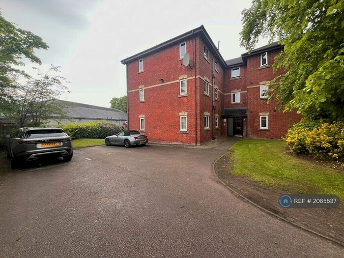2 Bedroom Flat To Rent In Thurlwood Croft, Westhoughton, Bolton, BL5