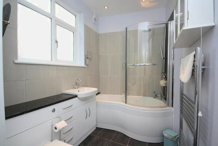 2 Bedroom Flat To Rent In Chester Mansions, Oakhill Road, London, SW15