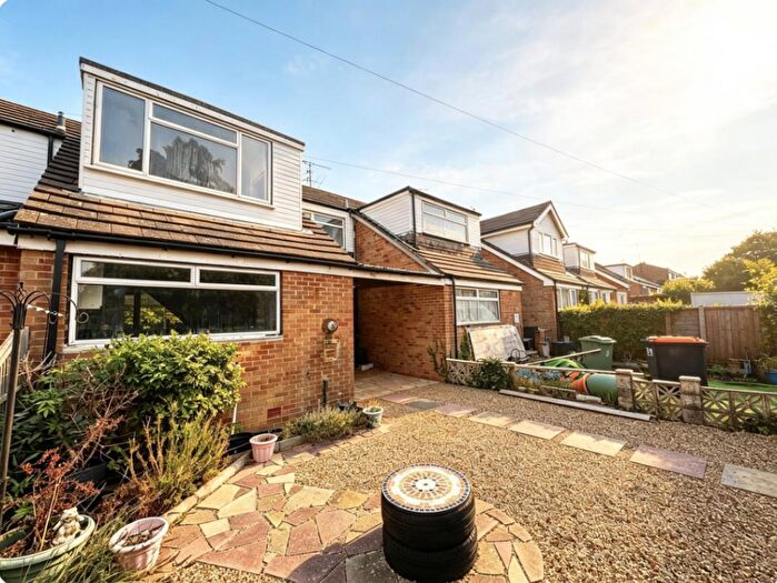 3 Bedroom Terraced House For Sale In Churchill Road, South Dunstable, LU6