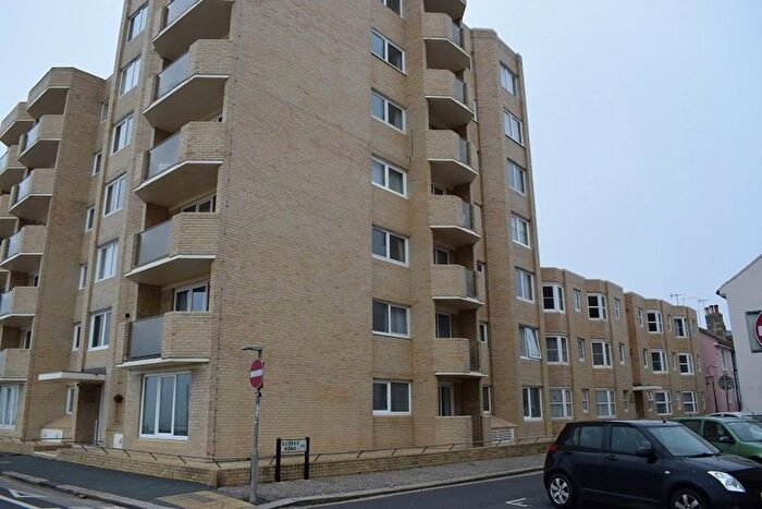 2 Bedroom Flat To Rent In Bath Court, Kings Esplanade, Hove, BN3