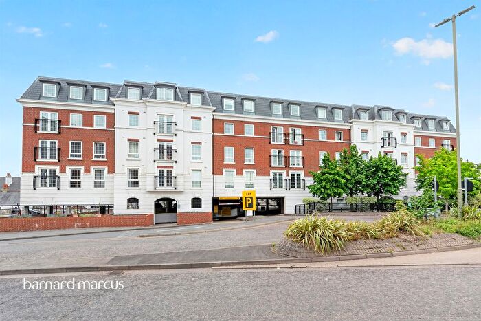 2 Bedroom Flat For Sale In Station Approach, Epsom, KT19