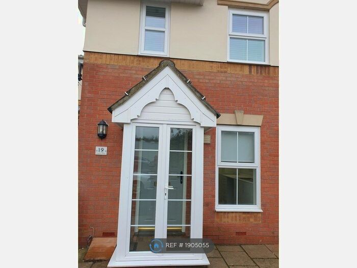 2 Bedroom Semi-Detached House To Rent In Marina Close, East Cowes, PO32