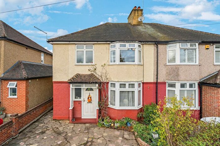 3 Bedroom Semi Detached House For Sale In Knutsford Avenue, Watford, WD24