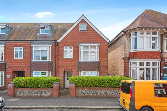 2 Bedroom Flat For Sale In Wordsworth Road, Worthing, BN11