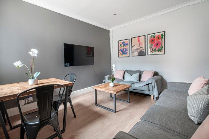 6 Bedroom Property To Rent In Rothesay Avenue, Nottingham, NG7