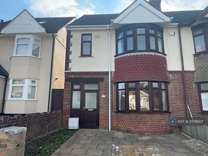 3 Bedroom Semi-Detached House To Rent In Elaine Avenue, Strood, ME2