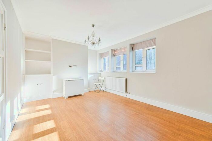 2 Bedroom Flat To Rent In Rashleigh Court, Diamond Conservation Area, London, SW8